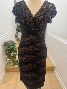 MARINA Black Lace V-Neck Midi Dress Size 4 STUNNING 😍
